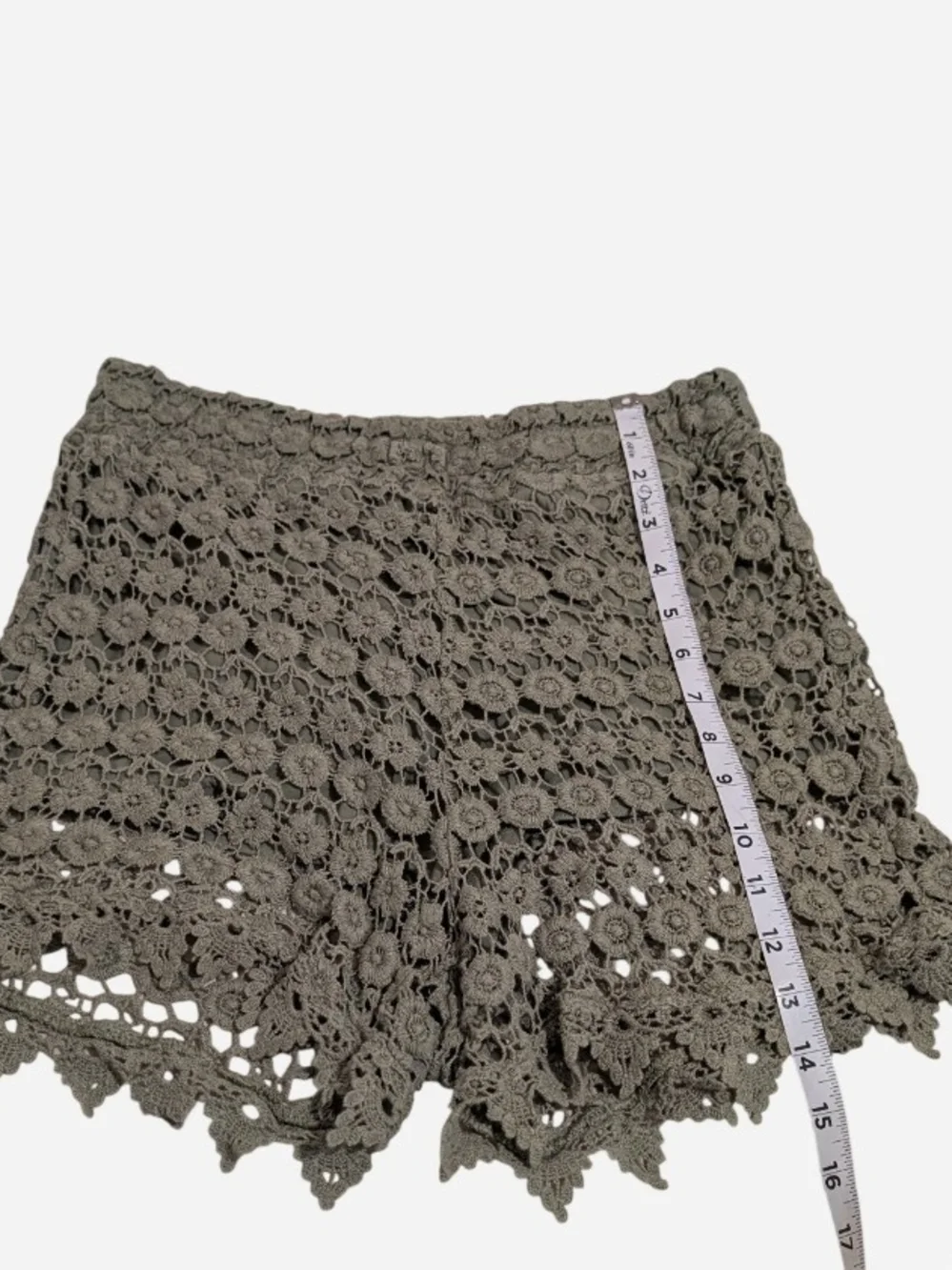 Pre-owned Wallflower Olive Green Crochet Lace Shorts